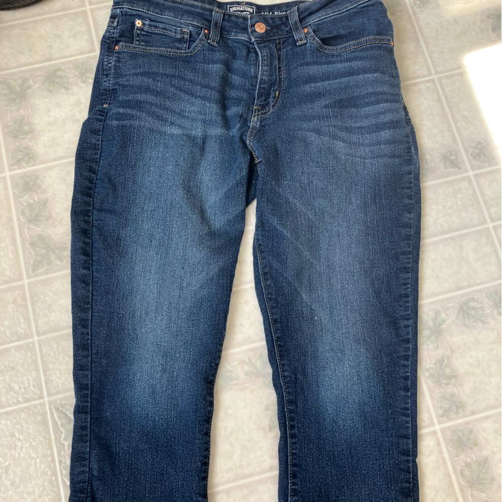 Levi Strauss mid Rise Dark Wash‎ Cuffed Capri